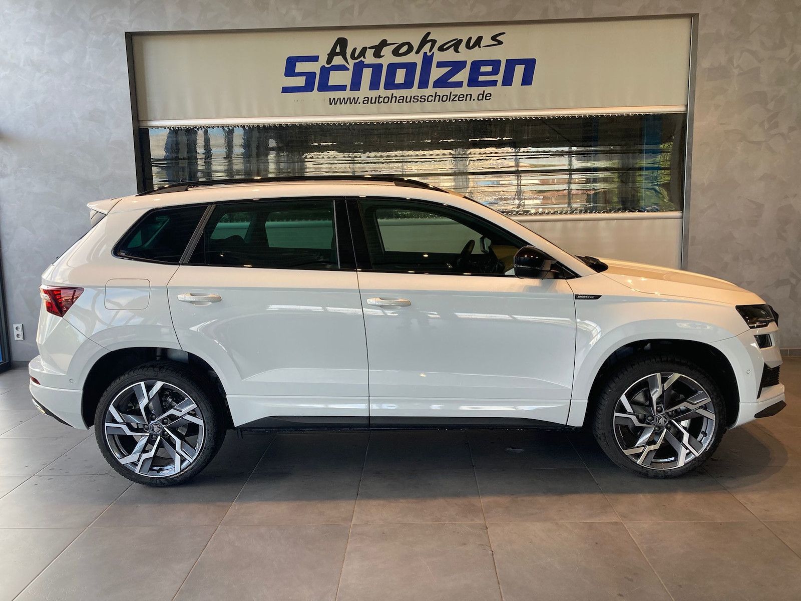 Skoda Karoq Sportline 1,5 TSI DSG*AHK*CANTON*360°*19´´
