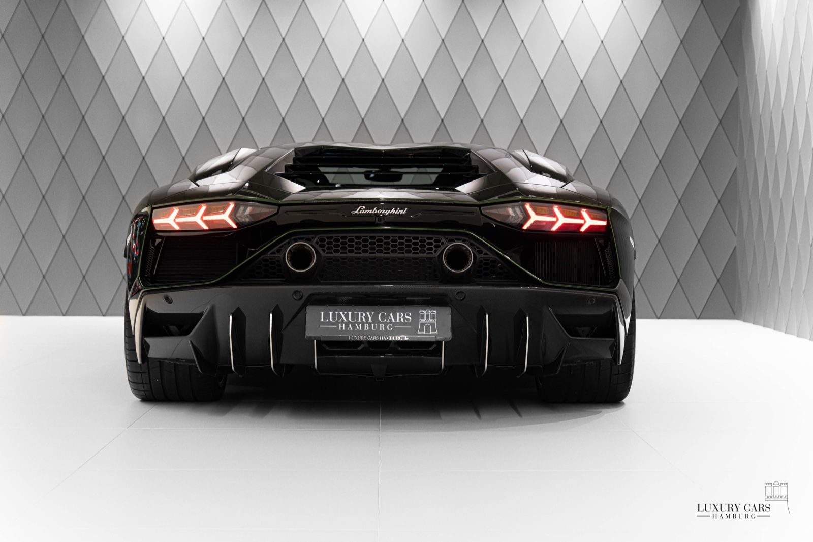 Lamborghini Aventador Ultimae - Samsaru's Car Outlet
