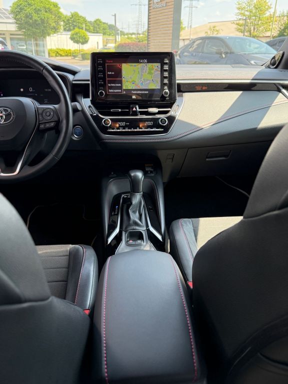 Toyota Corolla 2.0 Hybrid Touring Sports Lounge - Samsaru's Car Outlet