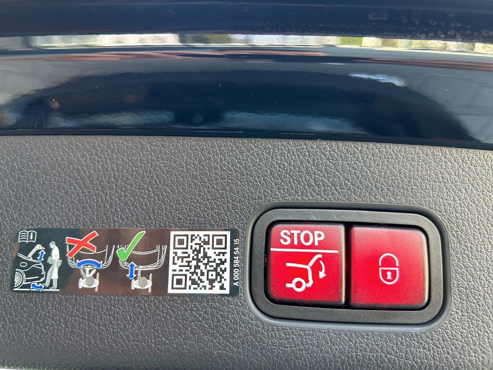 Mercedes-Benz GLC 300d 4M AMG AIRMATIC Burmester AHK Pano 360