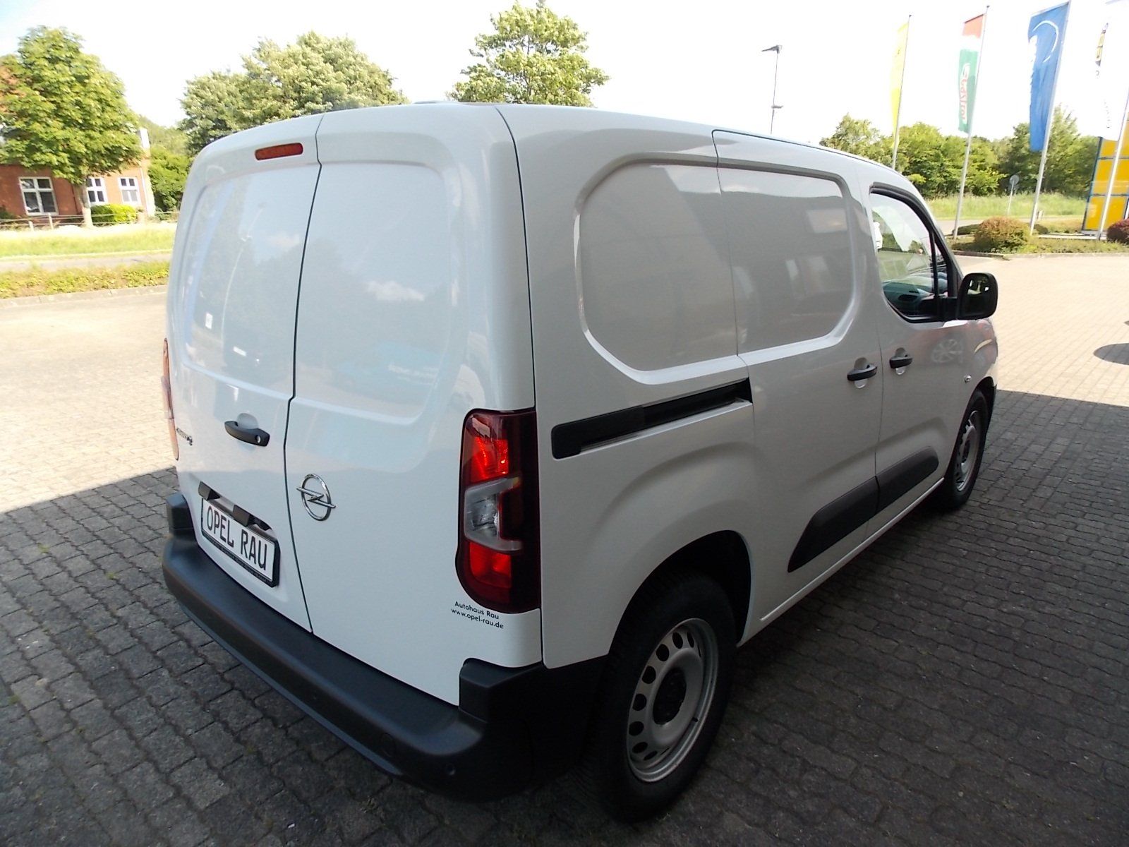 Opel Combo-e Cargo Edition - Samsaru's Car Outlet