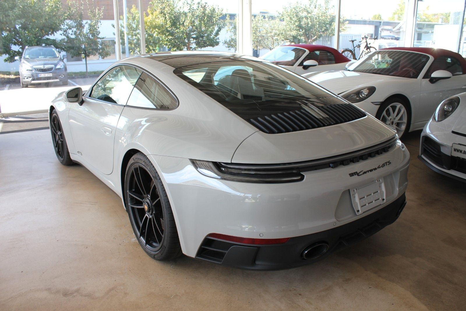 Porsche 911 Carrera 4 GTS RHD/ACC/Sportabgas/Lift/S-Dach