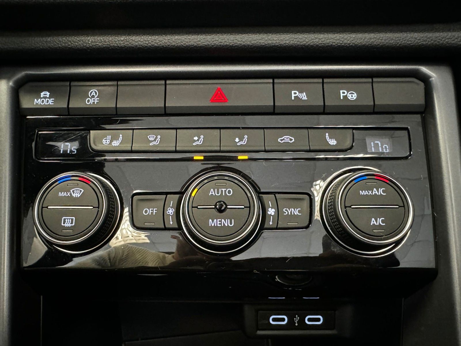 Volkswagen T-Roc R-Line - Samsaru's Car Outlet