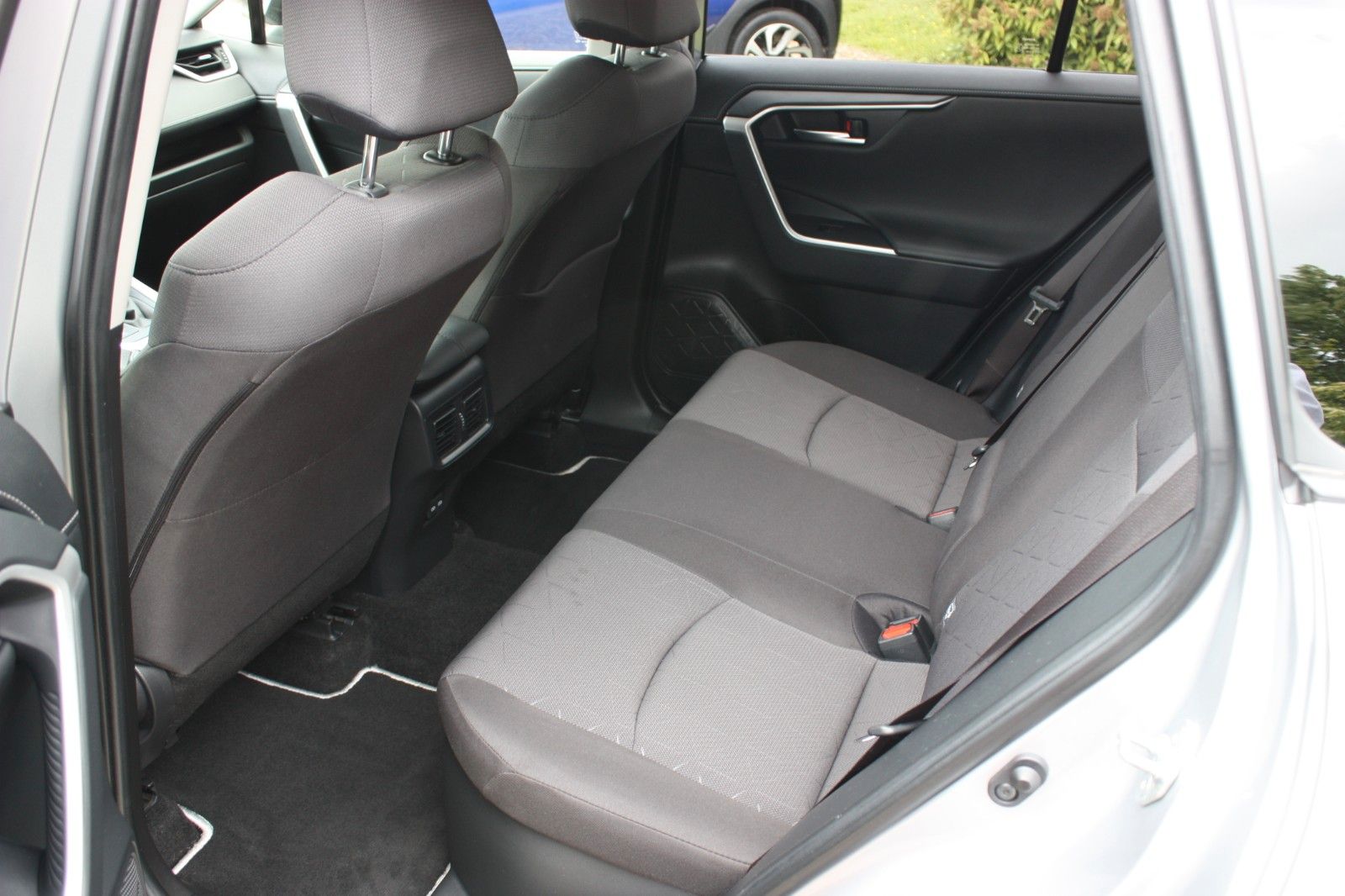 Toyota RAV4 2.5 Hybrid 4x4 - Samsaru's Car Outlet