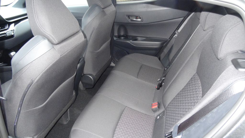 Toyota C-HR 2.0 Hybrid - Samsaru's Car Outlet