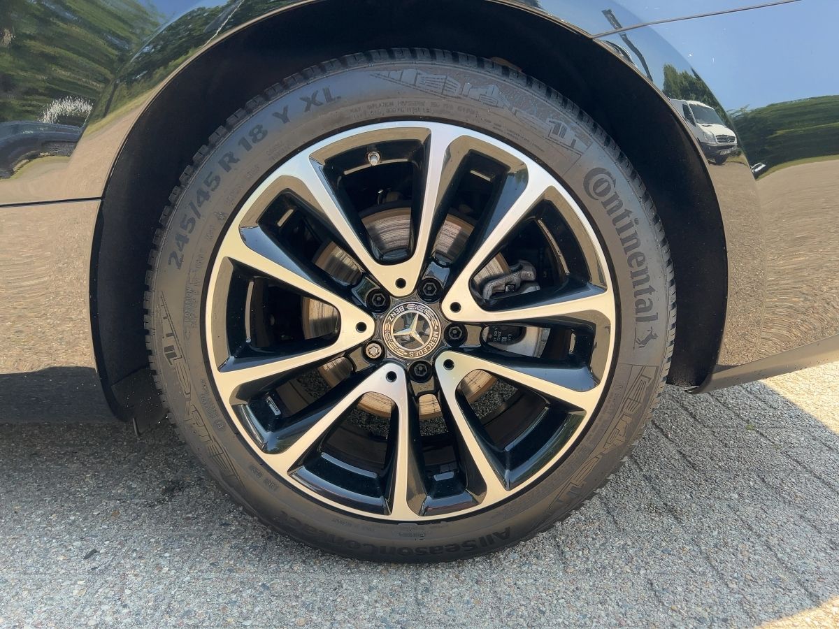 Mercedes-Benz E 220 d Avantgarde - Samsaru's Car Outlet