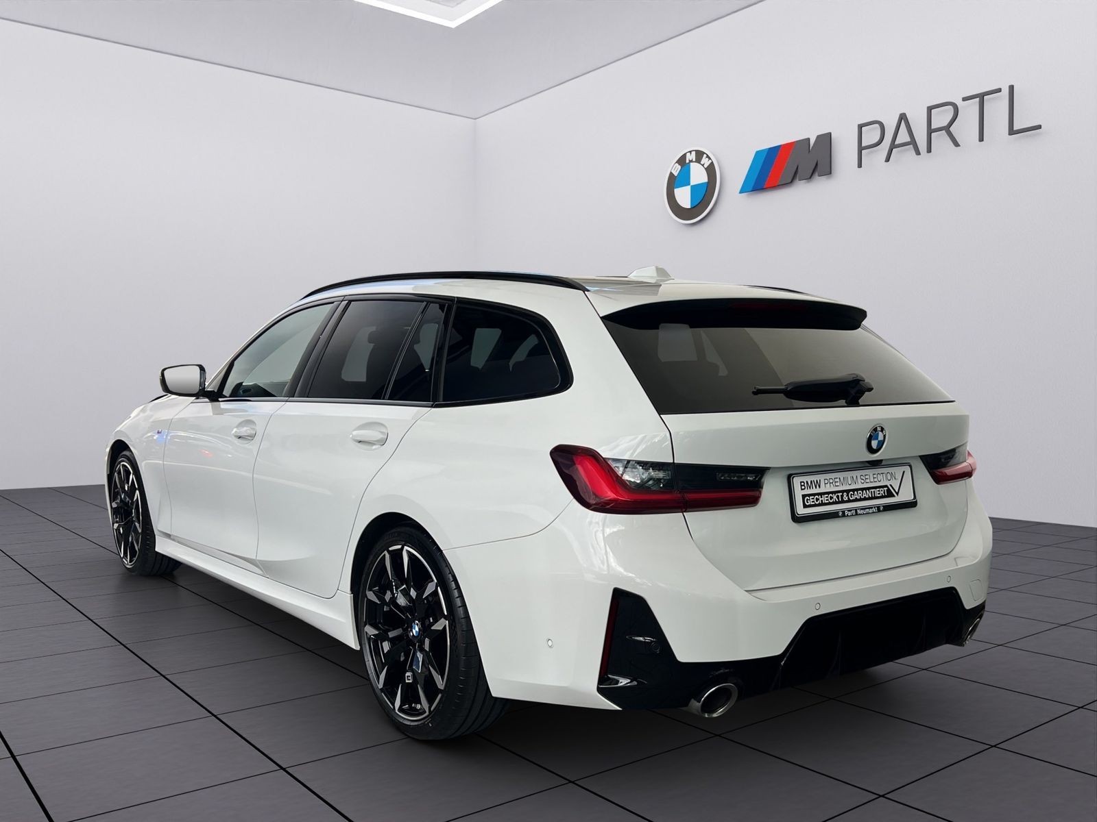 BMW 320i Touring M-Sport adapLED ACC 360° Pano AHK