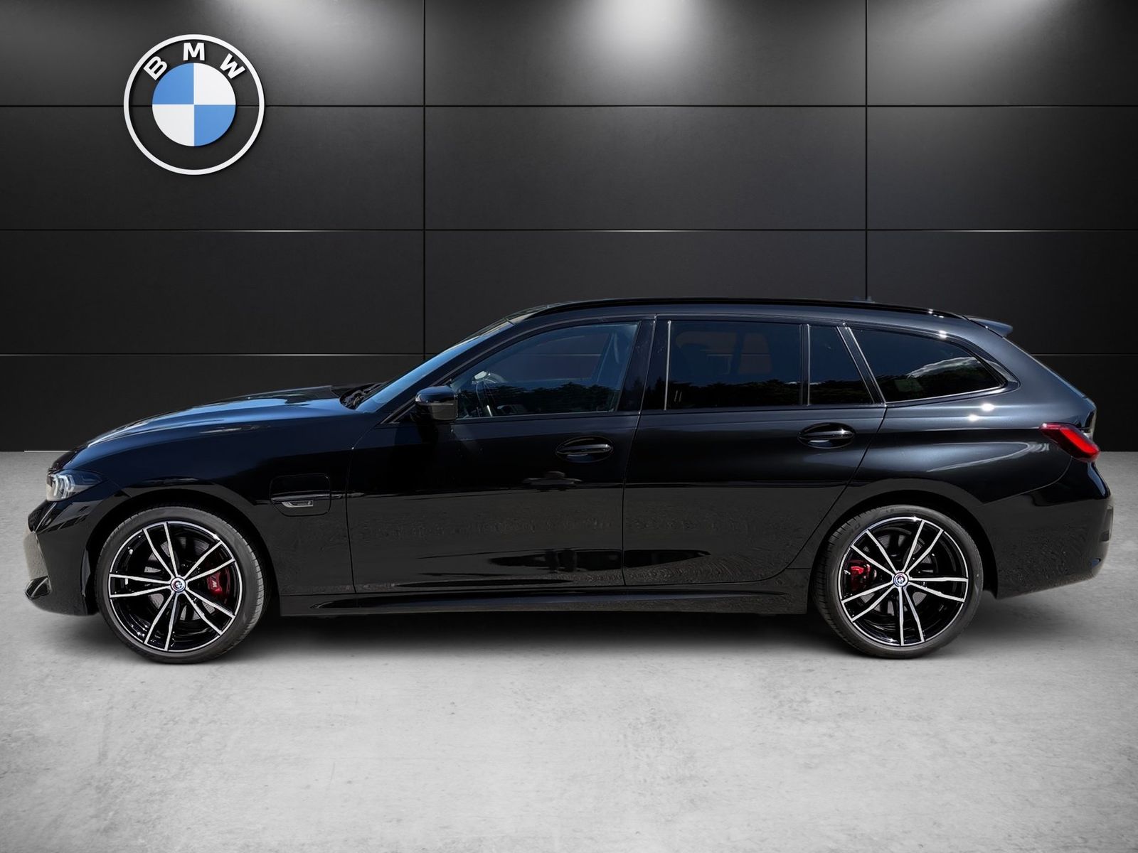 BMW 330e xDrive Touring M Sport Pro Pano ACC H/K AHK