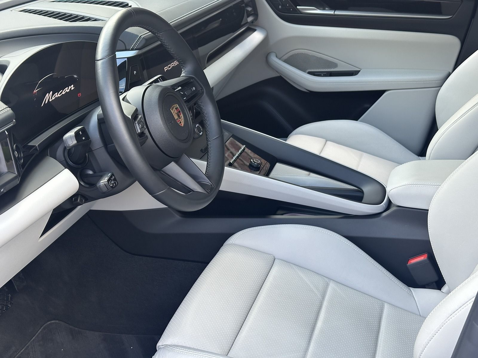 Porsche Macan 4 Exclusive - Samsaru's Car Outlet