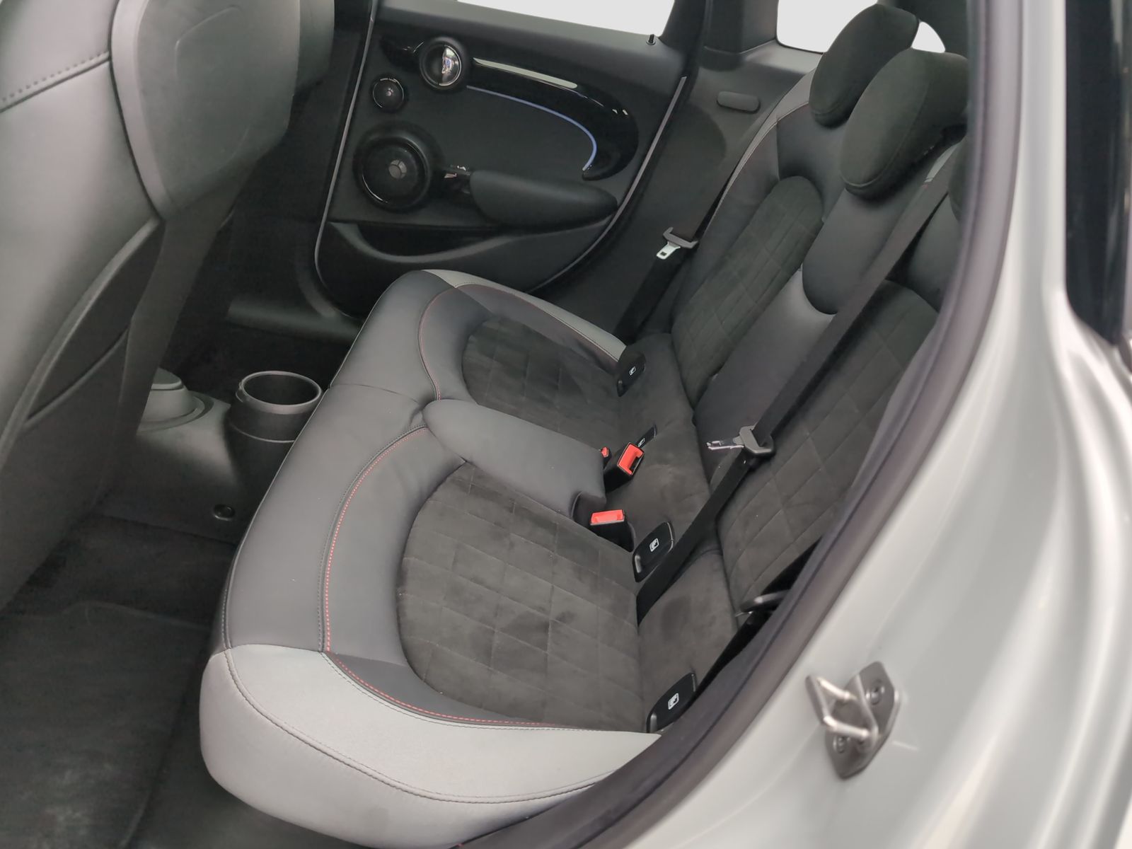 MINI Cooper S - Samsaru's Car Outlet