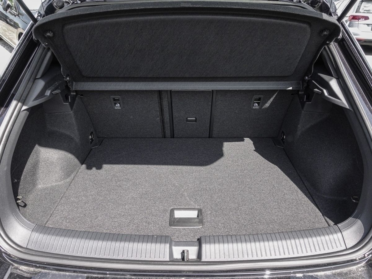 Volkswagen T-ROC 1.5 TSI DSG Sport - Samsaru's Car Outlet