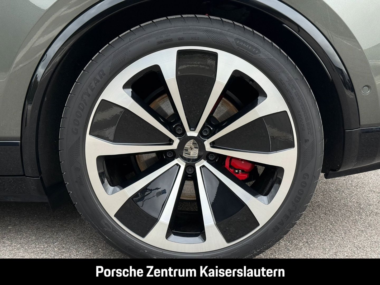 Porsche Macan Turbo 22-Zoll Rückfahrkamera LED-Matrix