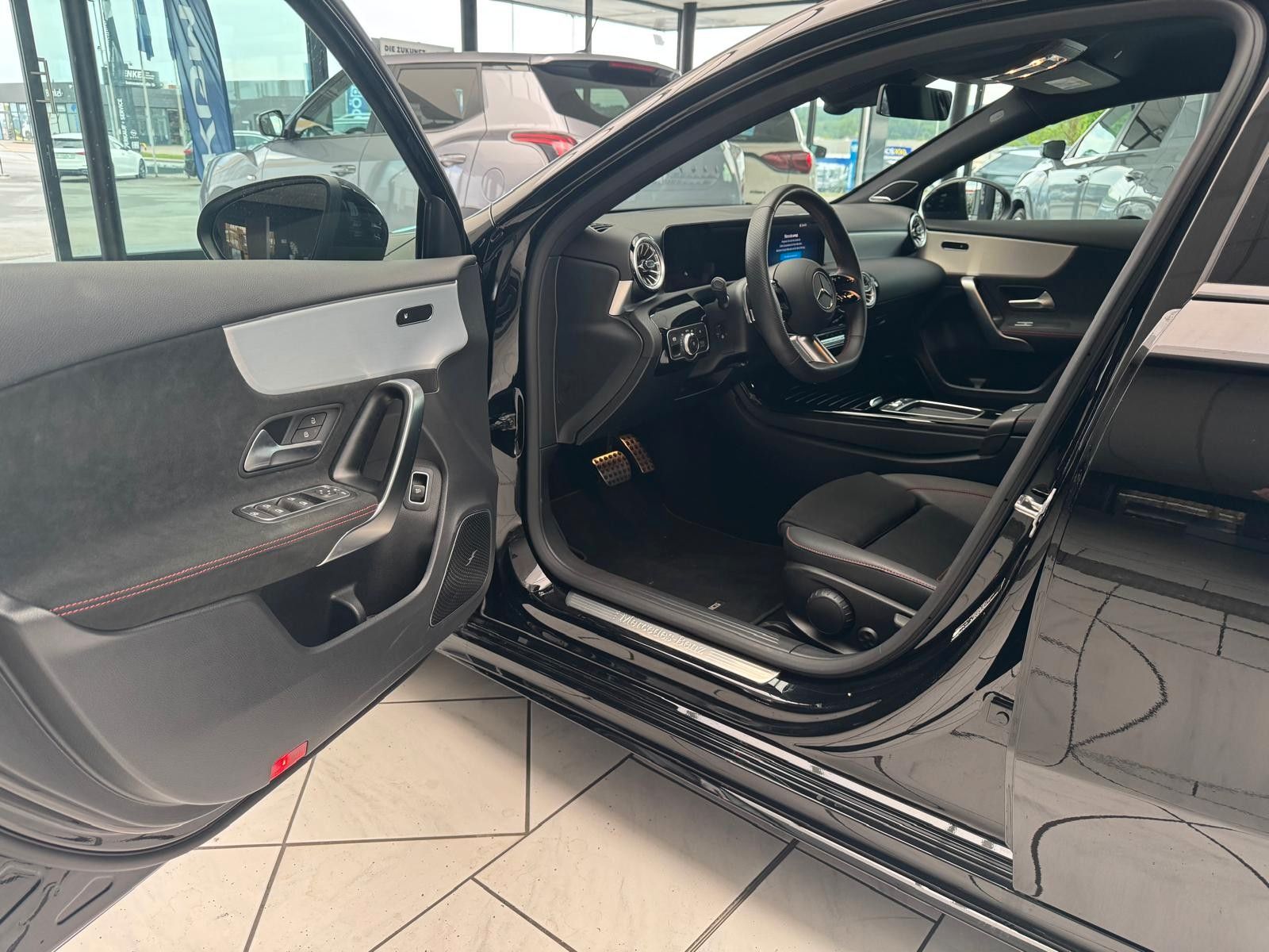 Mercedes-Benz A 200 AMG Line Advanced Plus - Samsaru's Car Outlet
