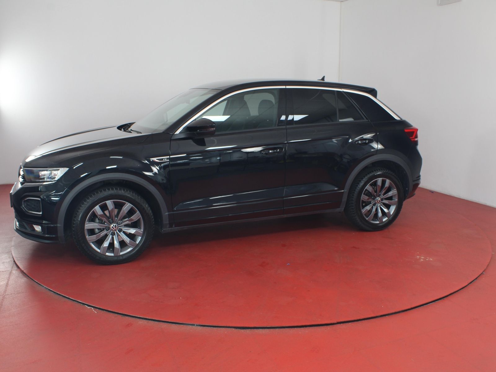 Volkswagen T-Roc R-Line - Samsaru's Car Outlet