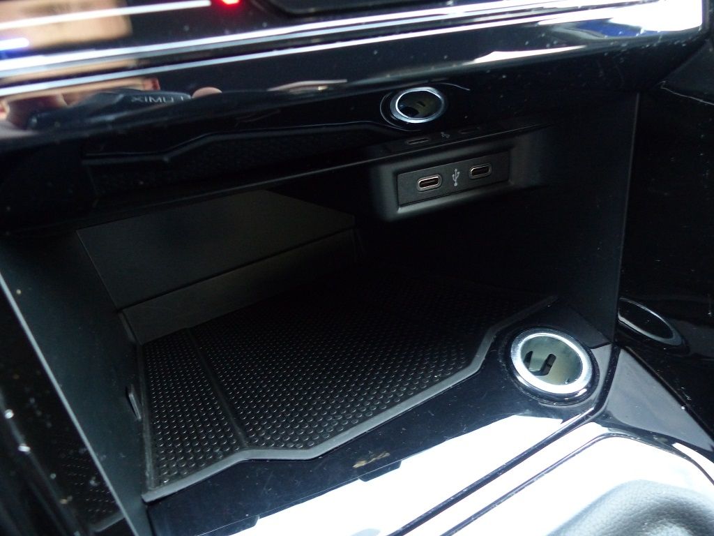 Volkswagen T-Roc 1.5 TSI DSG R-Line - Samsaru's Car Outlet