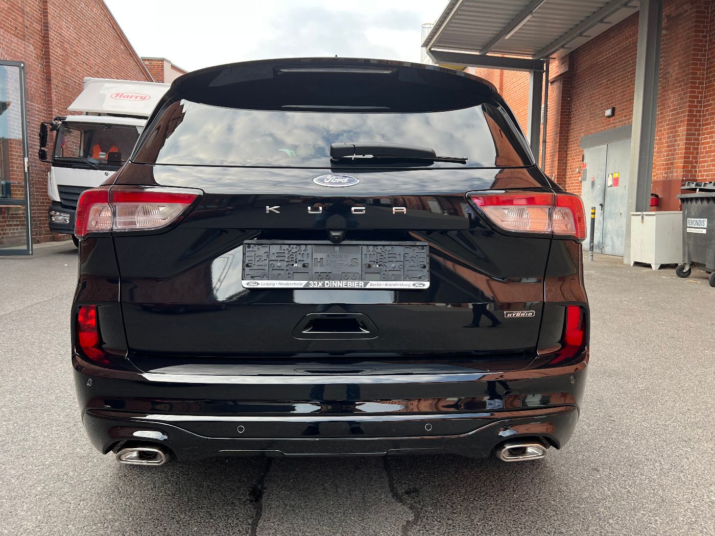 Ford KUGA ST-LINE X - Samsaru's Car Outlet