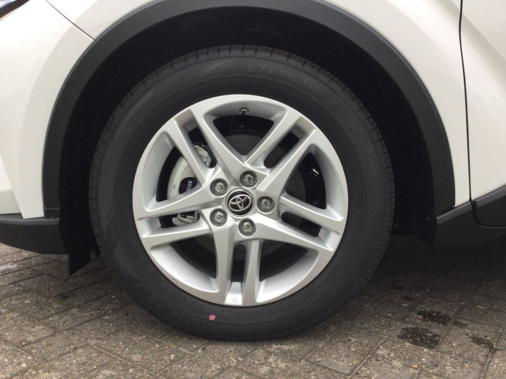 Toyota C-HR Hybrid Business-Edition - Samsaru's Car Outlet