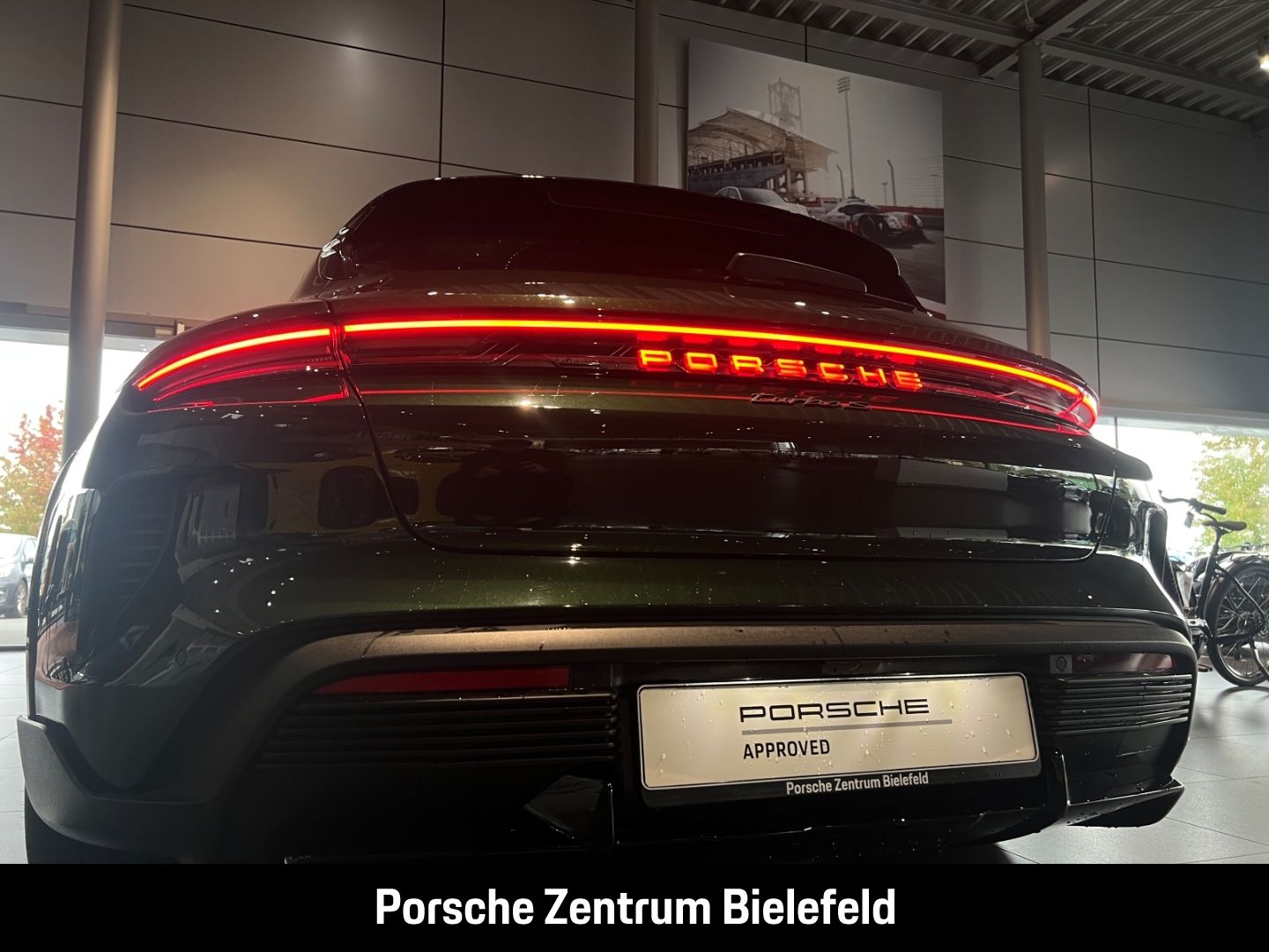 Porsche Taycan Turbo S Cross Turismo Burmester LED
