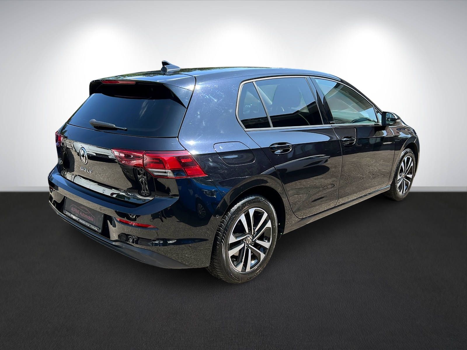 Volkswagen Golf VIII 1.5 TSI United - Samsaru's Car Outlet