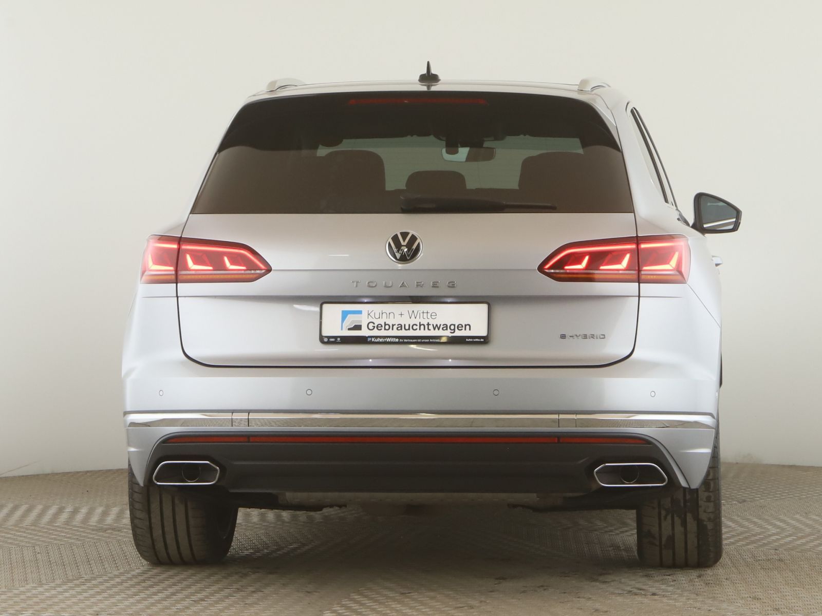 Volkswagen Touareg 3.0 TSIe Elegance 4M - Samsaru's Car Outlet
