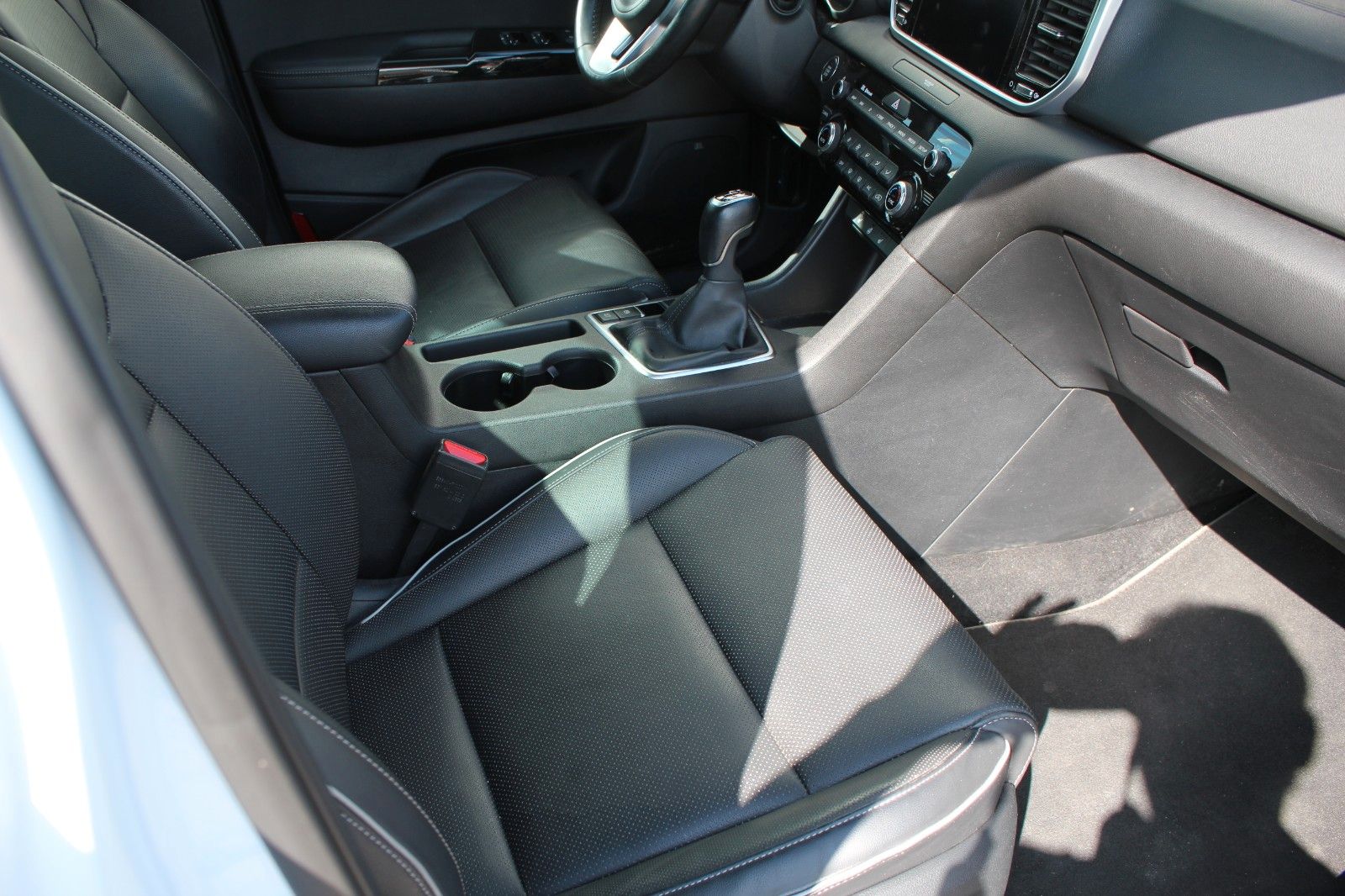 Kia SPORTAGE BLACK EDITION 2WD - Samsaru's Car Outlet