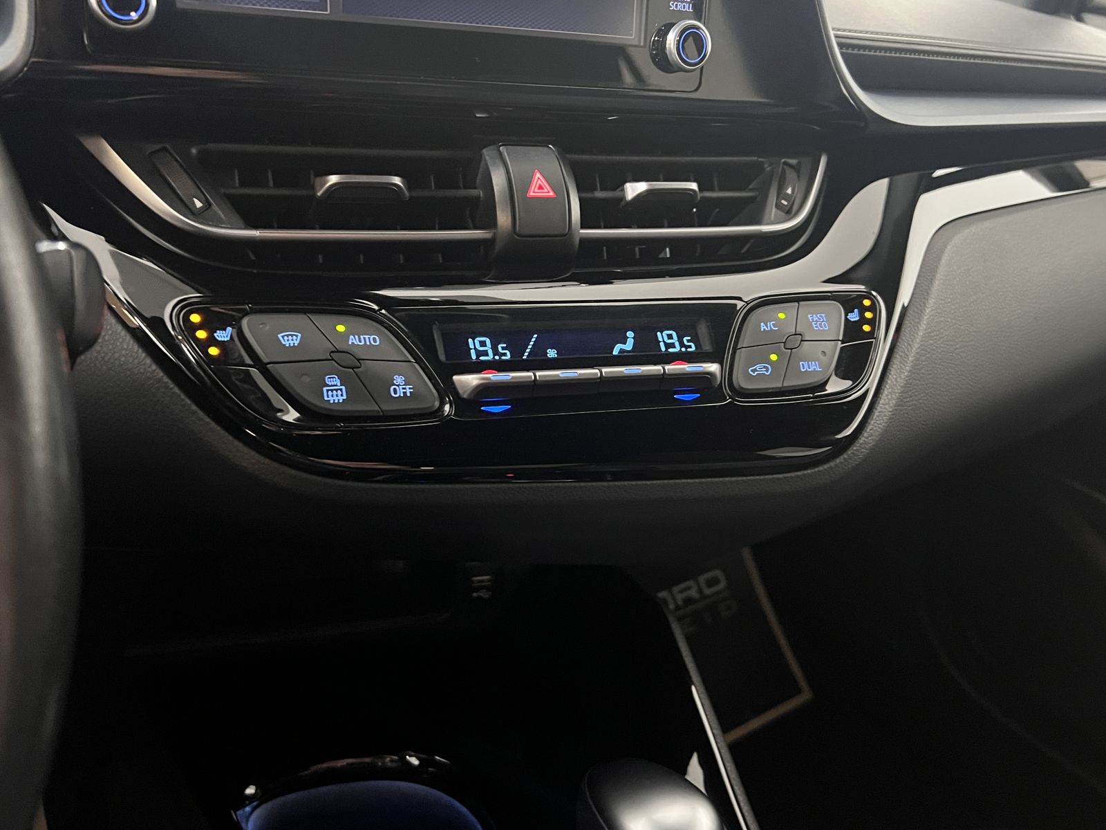 Toyota C-HR 2.0 Hybrid Team - Samsaru's Car Outlet