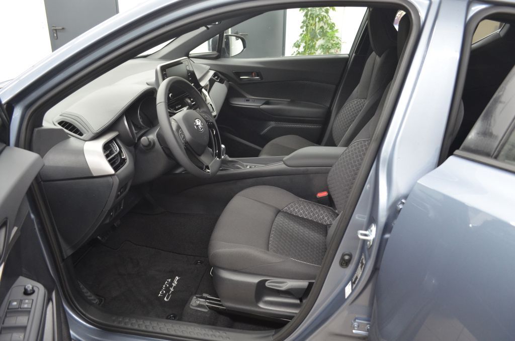 Toyota C-HR 1.8 Hybrid Flow+ - Samsaru's Car Outlet