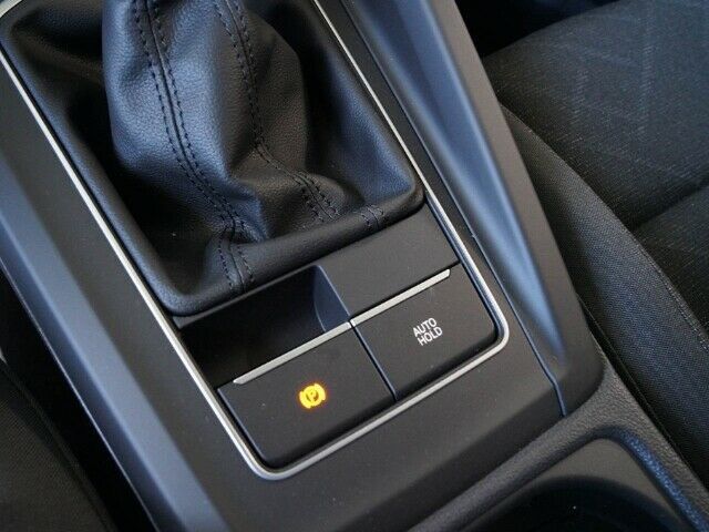Volkswagen Golf VIII Life - Samsaru's Car Outlet