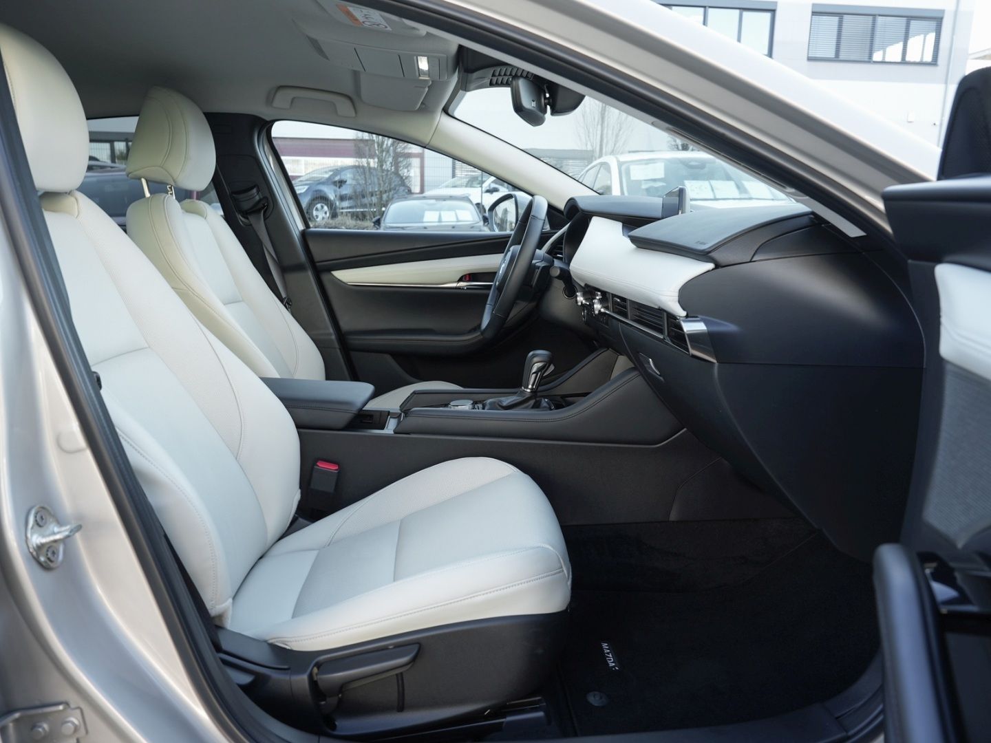 Mazda 3 Fastback Exclusive-Line   BOSE+RFK+PDC+NAVI