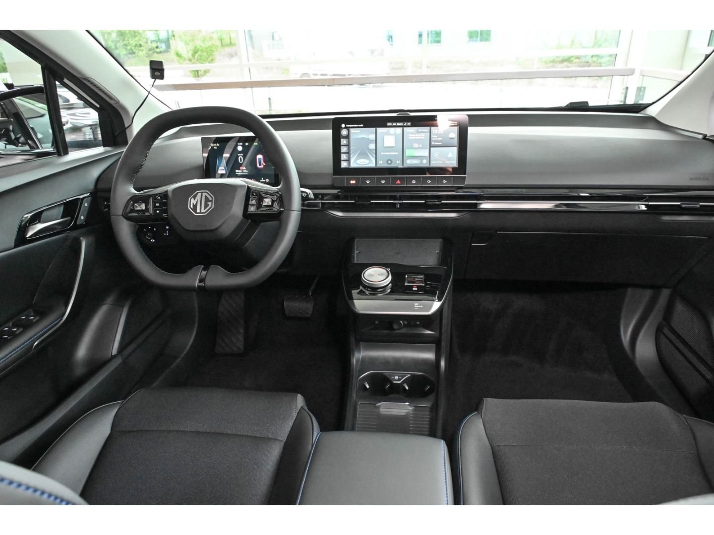 MG4 LUXURY 64 kWh+NAV+PILOT+360 °+LED+DAB + APPL