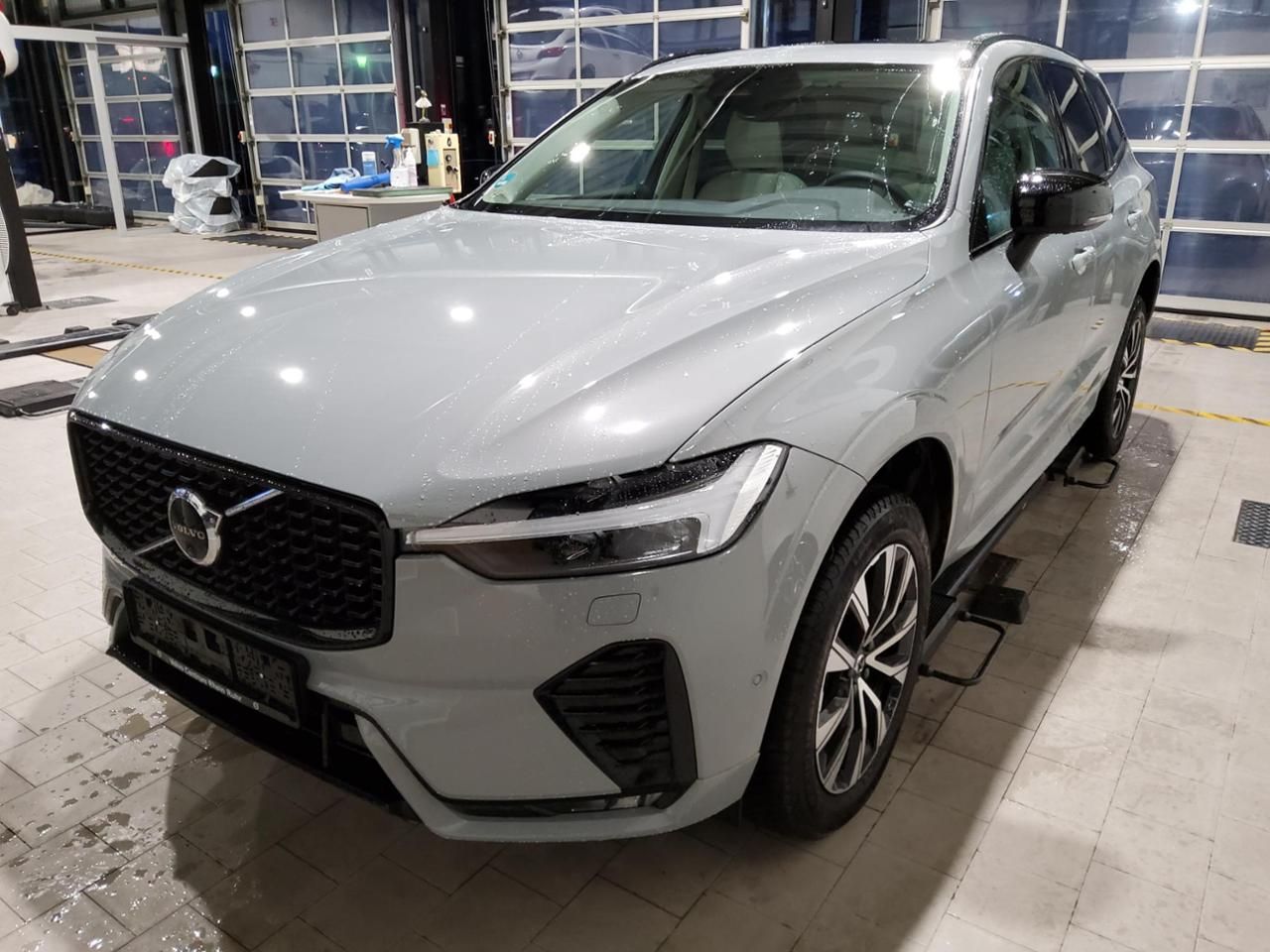 Volvo XC60 B5 AWD PLUS DARK AHK+HKSOUND+PANO+360°+LM+
