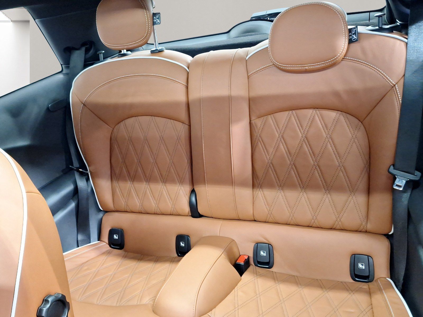 MINI Cooper S - Samsaru's Car Outlet