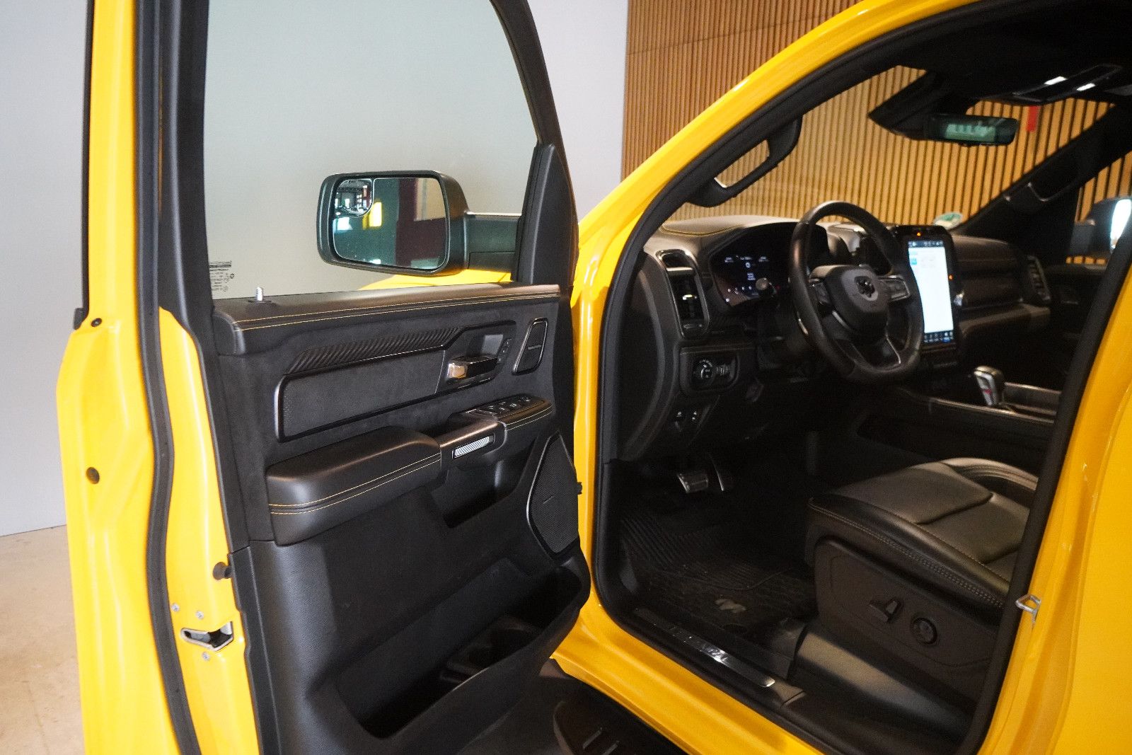 Dodge RAM 1500 TRX V8 6.2 L -Hardtop-MWST-Top Zustand