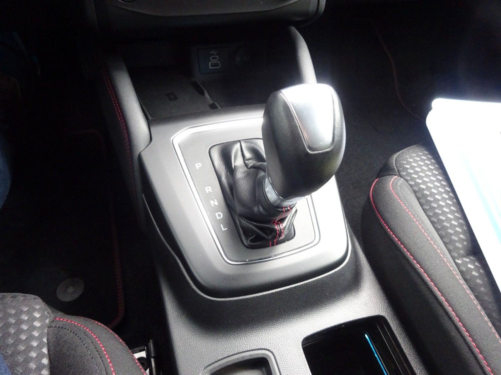 Ford Focus Turnier ST-Line X Autom AHK iACC HuD