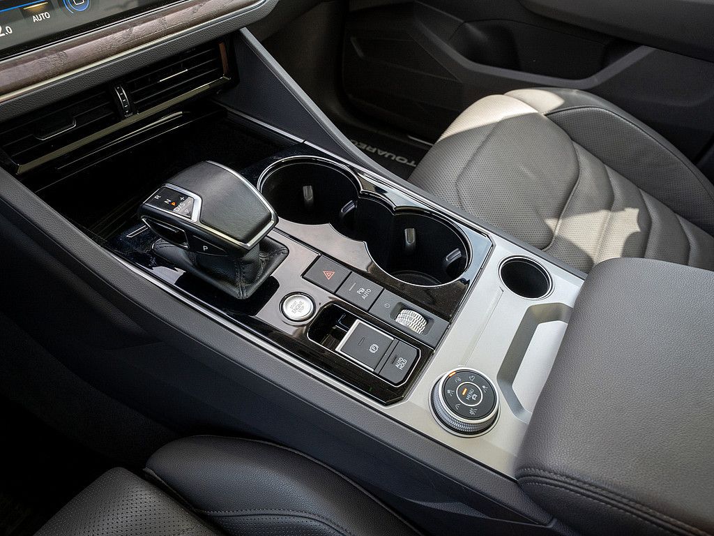Volkswagen Touareg 3.0 V6 TSI eHybrid Atmosphere 4M - Samsaru's Car Outlet