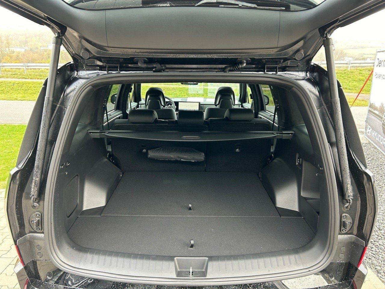 Hyundai SANTA FE 1.6 T-GDI HEV 4WD Blackline - Samsaru's Car Outlet