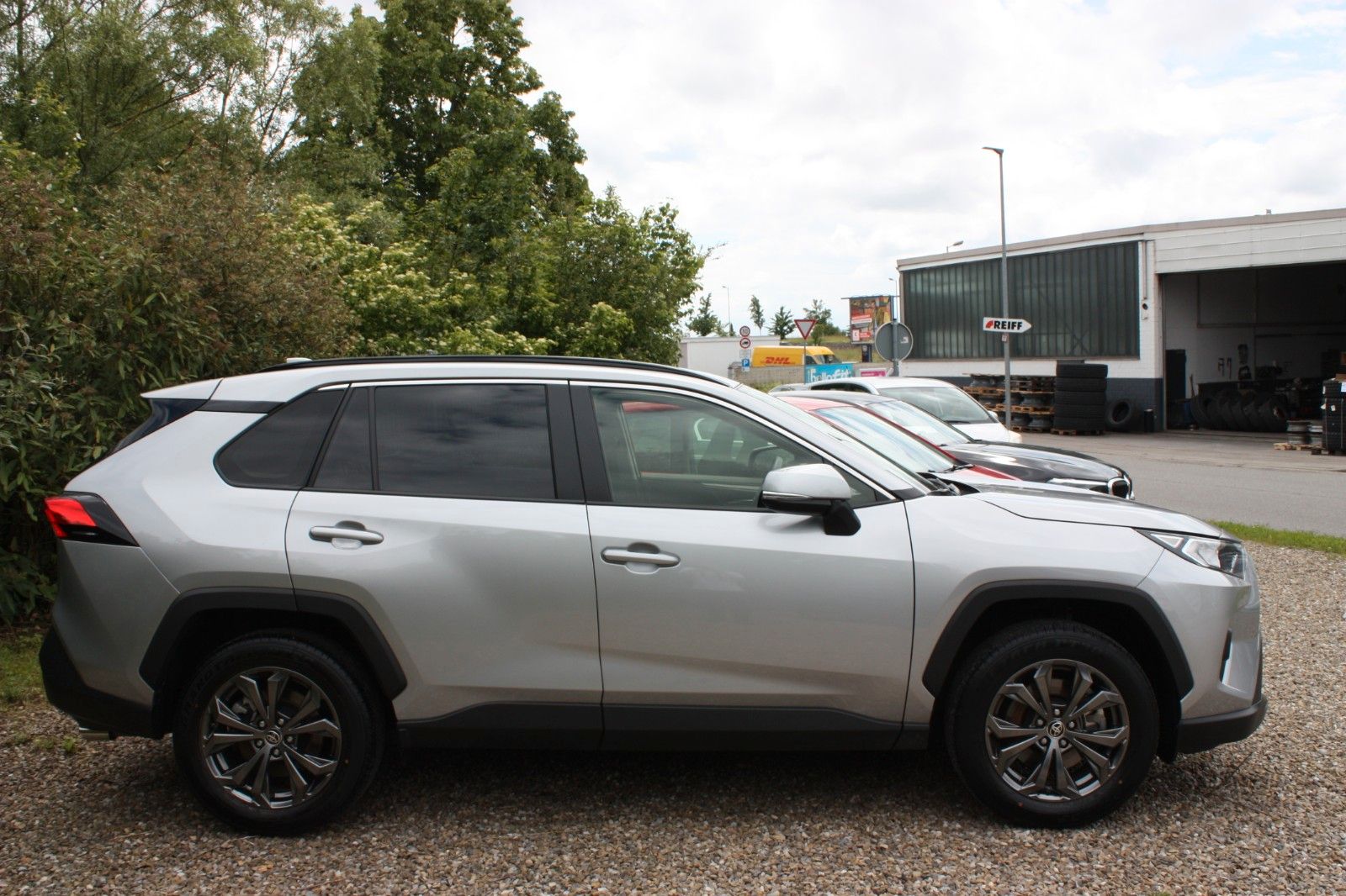 Toyota RAV4 2.5 Hybrid 4x4 - Samsaru's Car Outlet