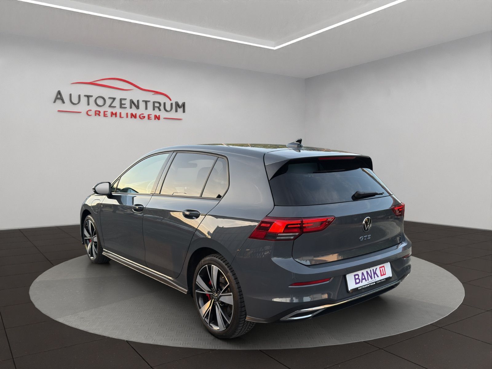 Volkswagen Golf VIII 1.4 TSI GTE DSG - Samsaru's Car Outlet