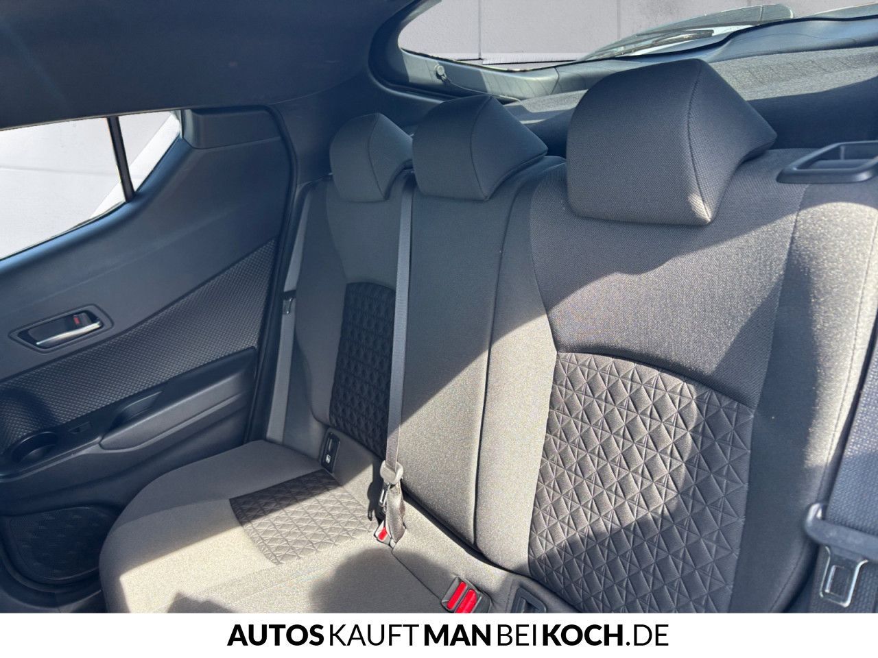 Toyota C-HR 2.0 Hybrid - Samsaru's Car Outlet