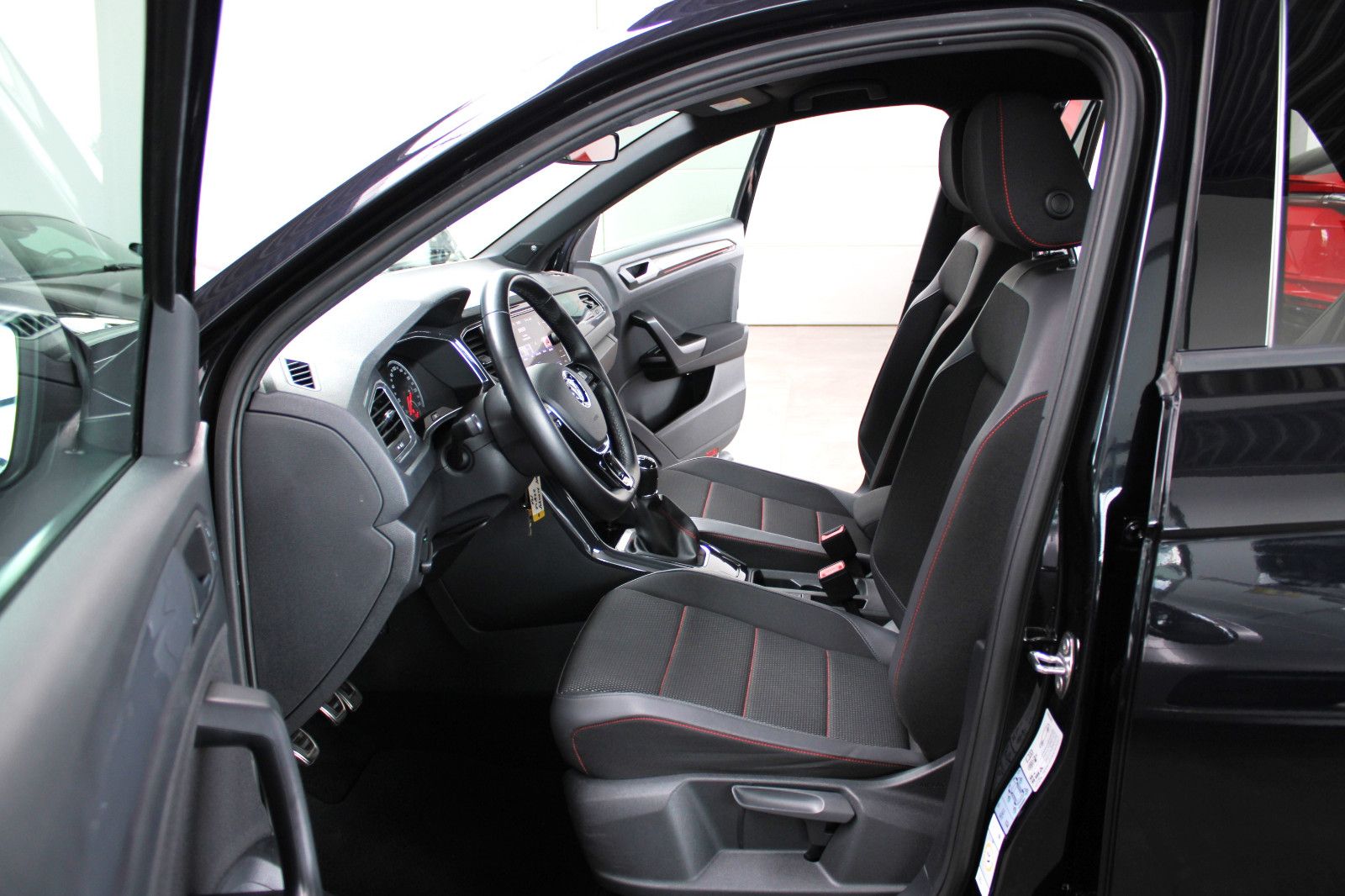 Volkswagen T-ROC 1.5 TSI ACT * SPORT * - Samsaru's Car Outlet