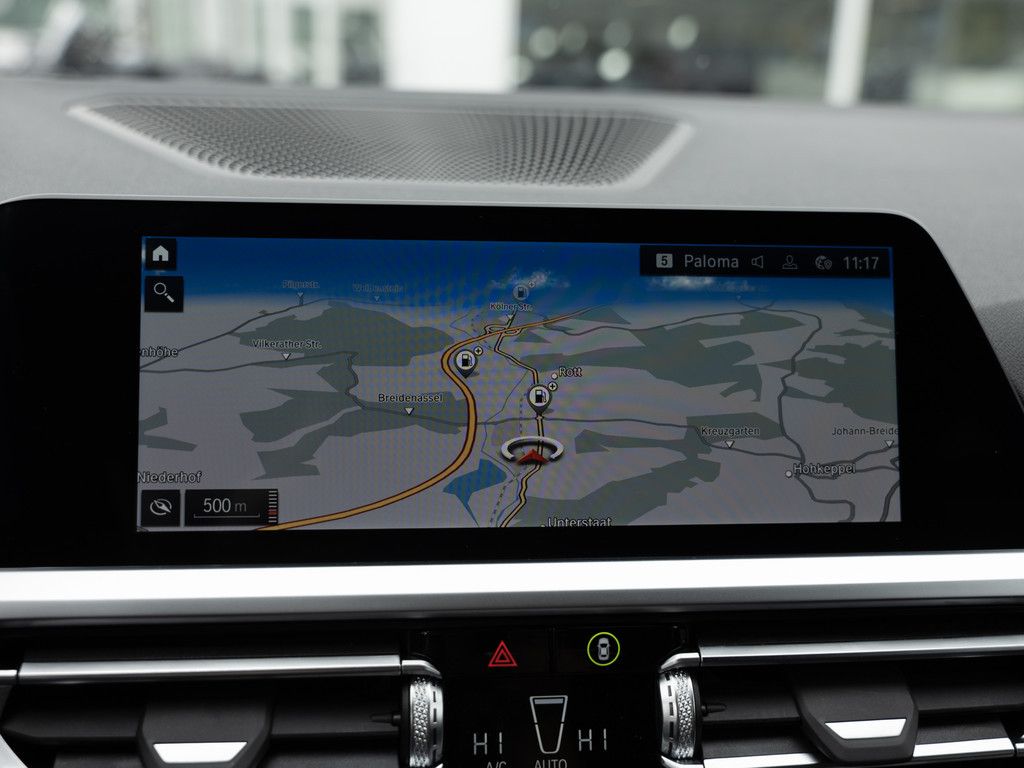 BMW 330d Touring M-Sportpaket - Samsaru's Car Outlet