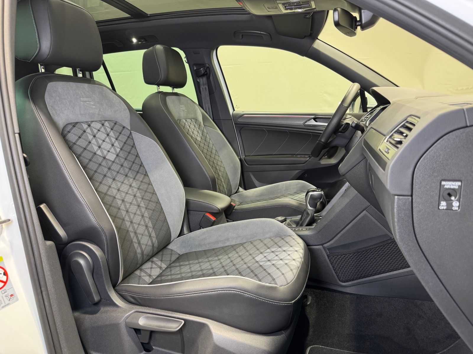 Volkswagen Tiguan R-Line 2.0 TDI DSG 4M - Samsaru's Car Outlet