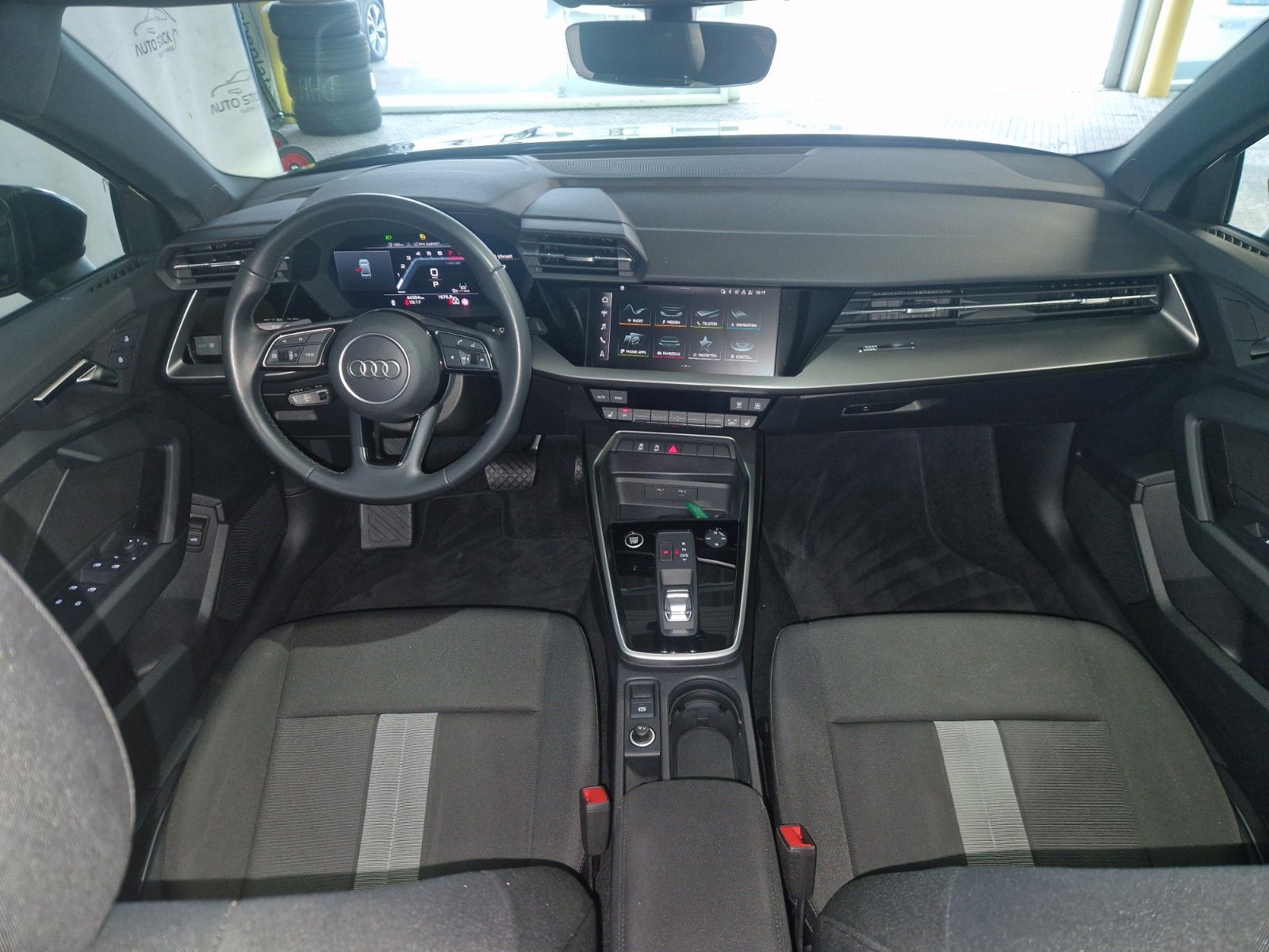 Audi A3 30 TFSI S tronic advanced LED Navi PDC Sitzh.