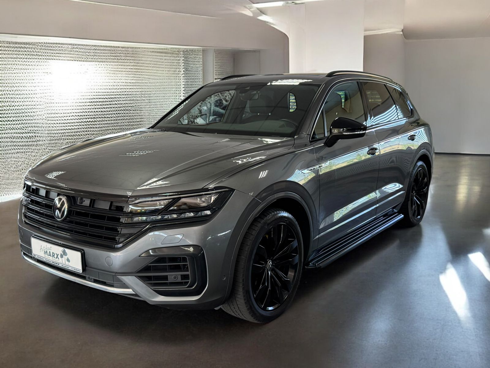 Volkswagen Touareg R-Line 4Motion - Samsaru's Car Outlet