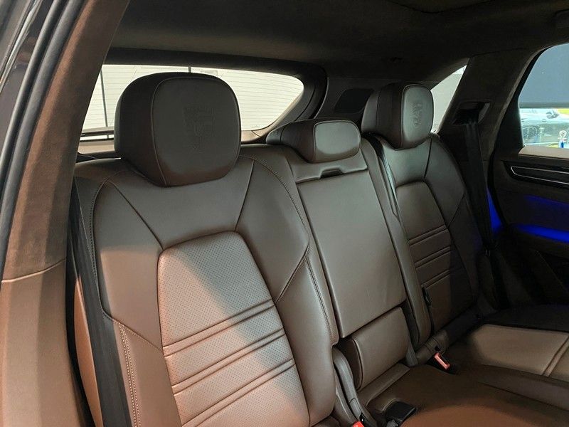Porsche Cayenne Turbo SportDesign Sbel Carbon InnoD. AHK