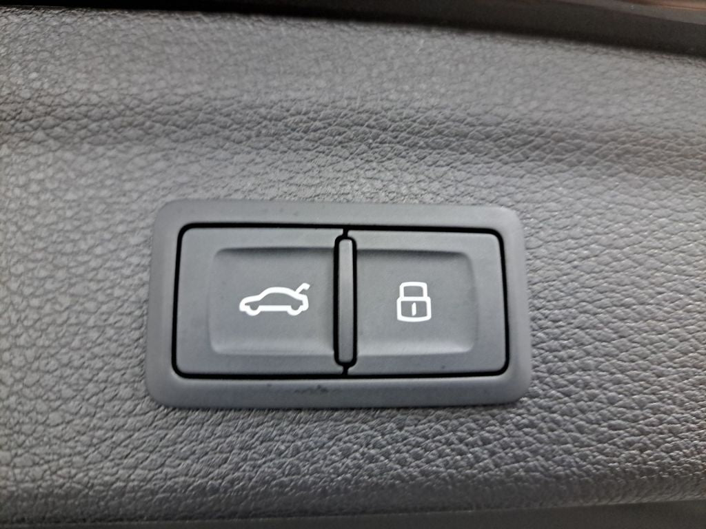 Audi Q3 40 TFSI quattro S tronic advanced - Samsaru's Car Outlet