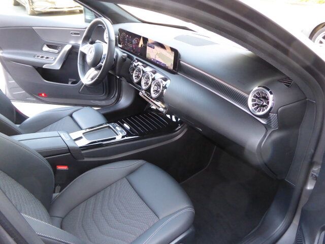 Mercedes-Benz A 200 Progressive - Samsaru's Car Outlet