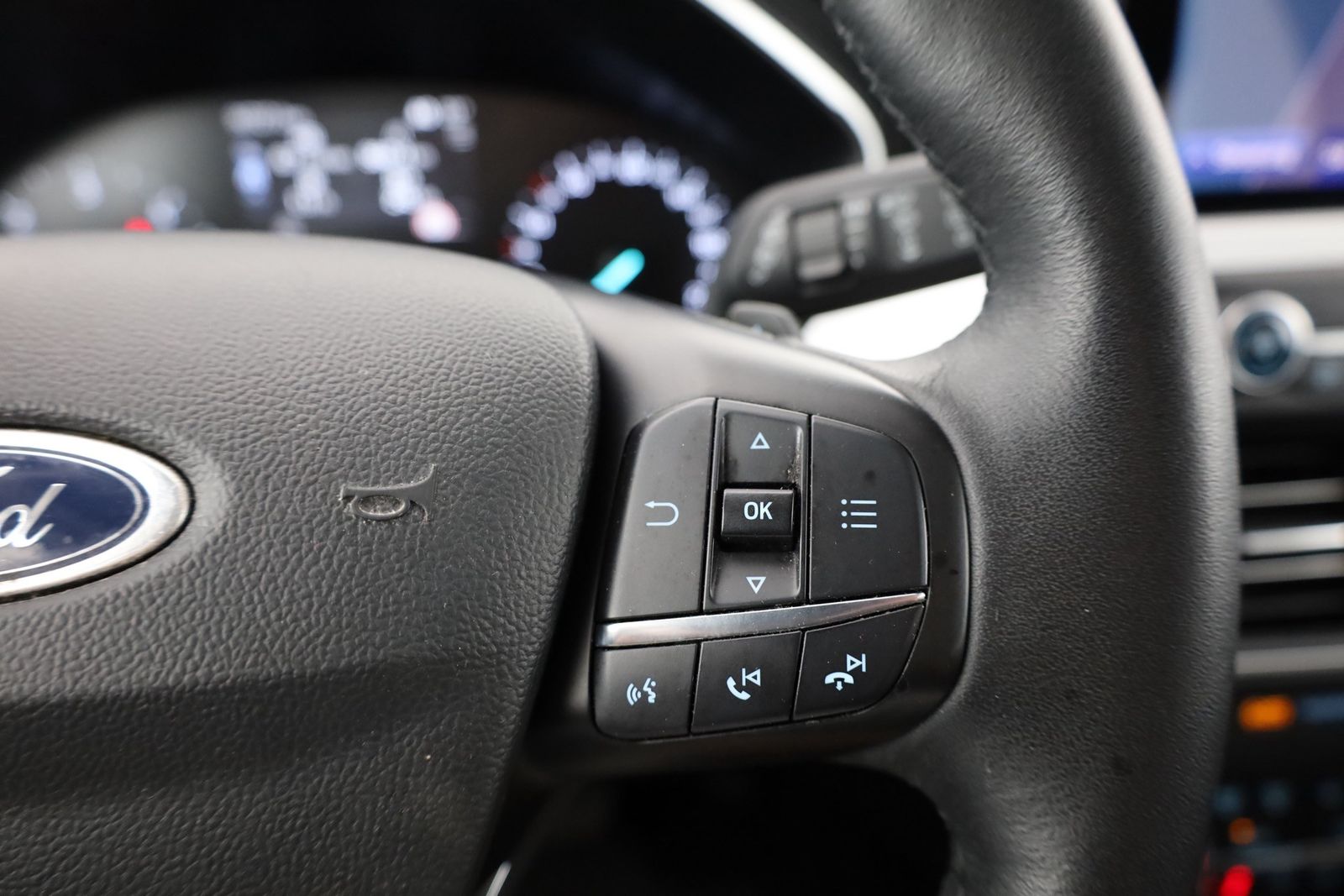 Ford Focus Turnier 2.0 EcoBlue Aut. - Samsaru's Car Outlet