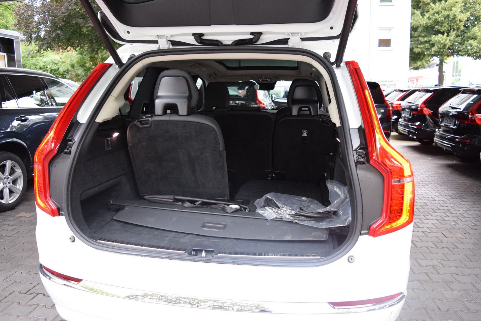 Volvo XC90 T8 AWD Plus Bright - Samsaru's Car Outlet