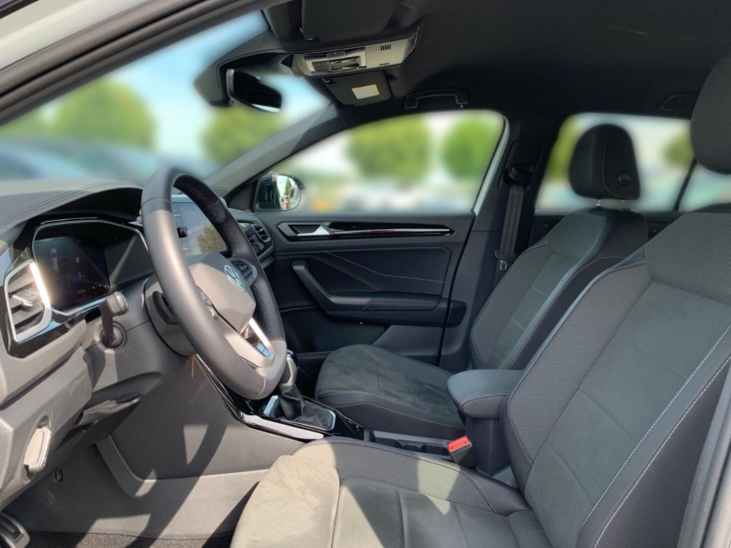 Volkswagen T-Roc 2.0 TDI R-Line - Samsaru's Car Outlet